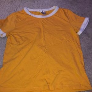 i am selling a te shirt